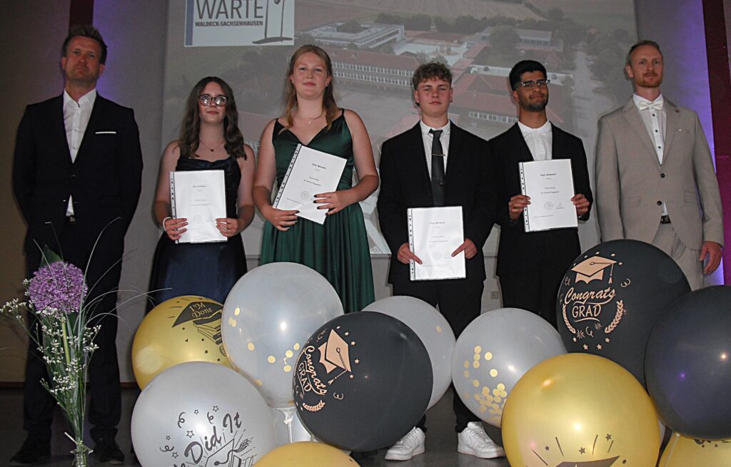 Ehrung soziales Engagement Jan Hendrik Osterhold, Pia Schlüter, Julie Marzahn, Elias Berthold, Puya Solaymani und Michael Stracke